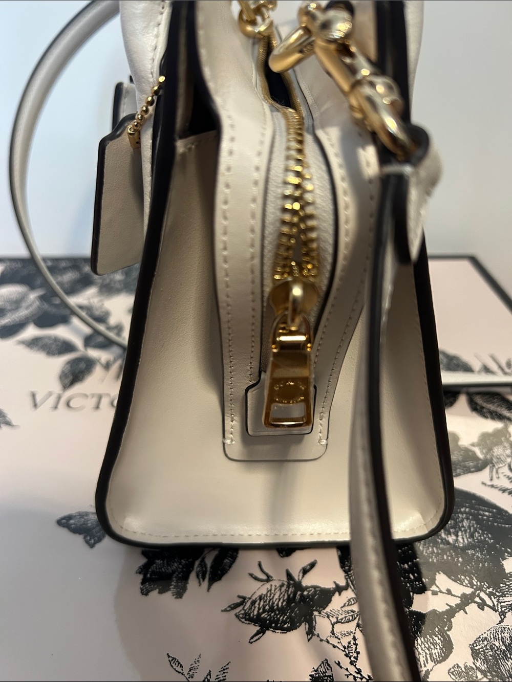 Coach Andrea Medium Carryall - Picture 9 of 11